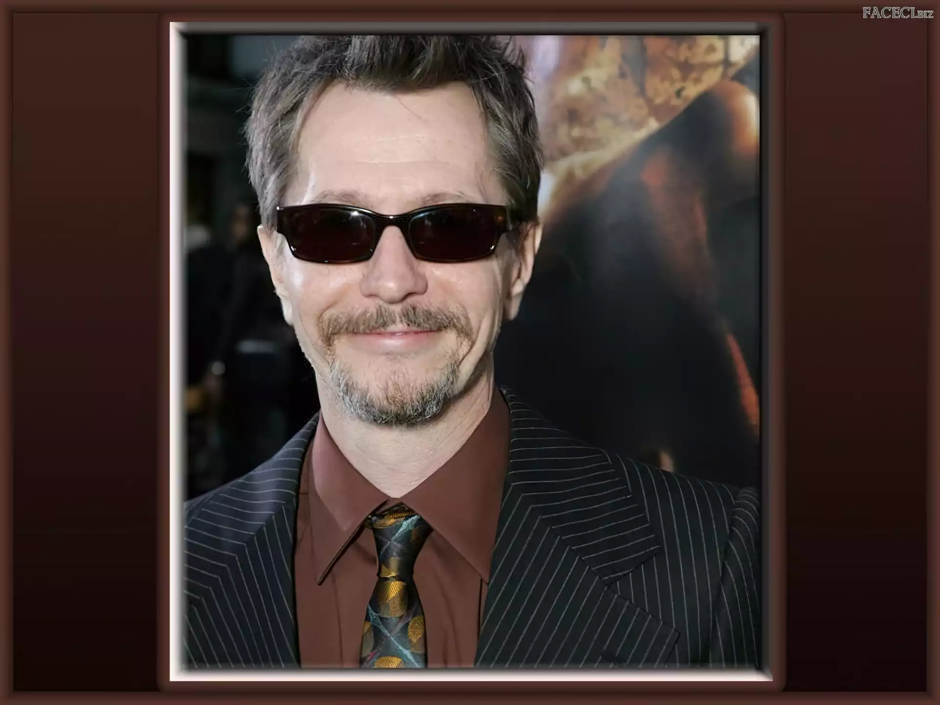 broda, Gary Oldman, okulary
